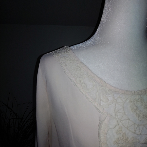 Chloe K Blouse - Picture 4 of 10